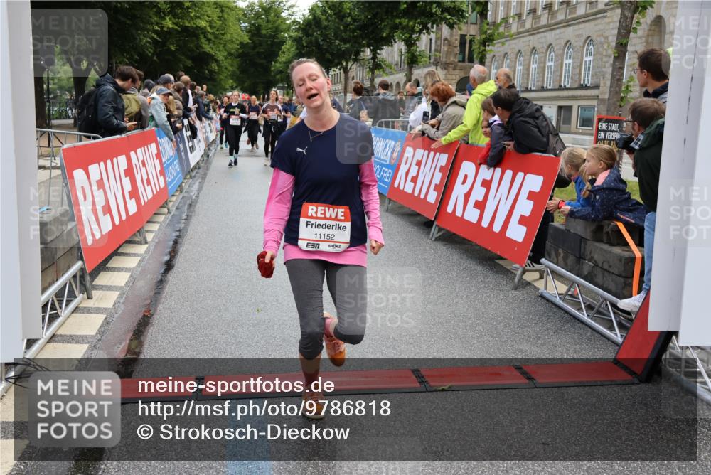14.06.2026 - REWE Women's Run Strokosch-Dieckow http://msf.ph/oto/9786818 14.06.2026 10:10:22 Ziel 10665, 11152, 11239, 11474 meine-sportfotos.de