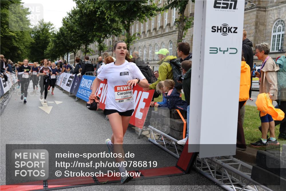 14.06.2026 - REWE Women's Run Strokosch-Dieckow http://msf.ph/oto/9786819 14.06.2026 10:10:24 Ziel 10413, 10665, 10917, 11152, 11239, 11453, 11474, 11498 meine-sportfotos.de