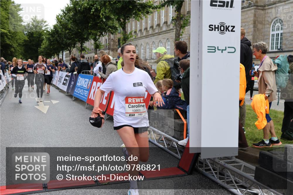 14.06.2026 - REWE Women's Run Strokosch-Dieckow http://msf.ph/oto/9786821 14.06.2026 10:10:24 Ziel 10413, 10665, 10917, 11152, 11239, 11453, 11474, 11498 meine-sportfotos.de