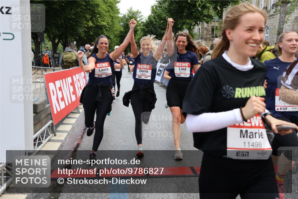 14.06.2026 - REWE Women's Run Strokosch-Dieckow http://msf.ph/oto/9786827 14.06.2026 10:10:29 Ziel 10293, 10412, 10413, 10665, 10702, 10703, 10890, 10917, 11152, 11453, 11487, 11498 meine-sportfotos.de