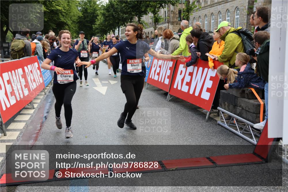 14.06.2026 - REWE Women's Run Strokosch-Dieckow http://msf.ph/oto/9786828 14.06.2026 10:10:35 Ziel 10185, 10293, 10412, 10413, 10702, 10703, 10878, 10890, 10903, 10917, 11022, 11178, 11339, 11345, 11453, 11486, 11487, 11498 meine-sportfotos.de