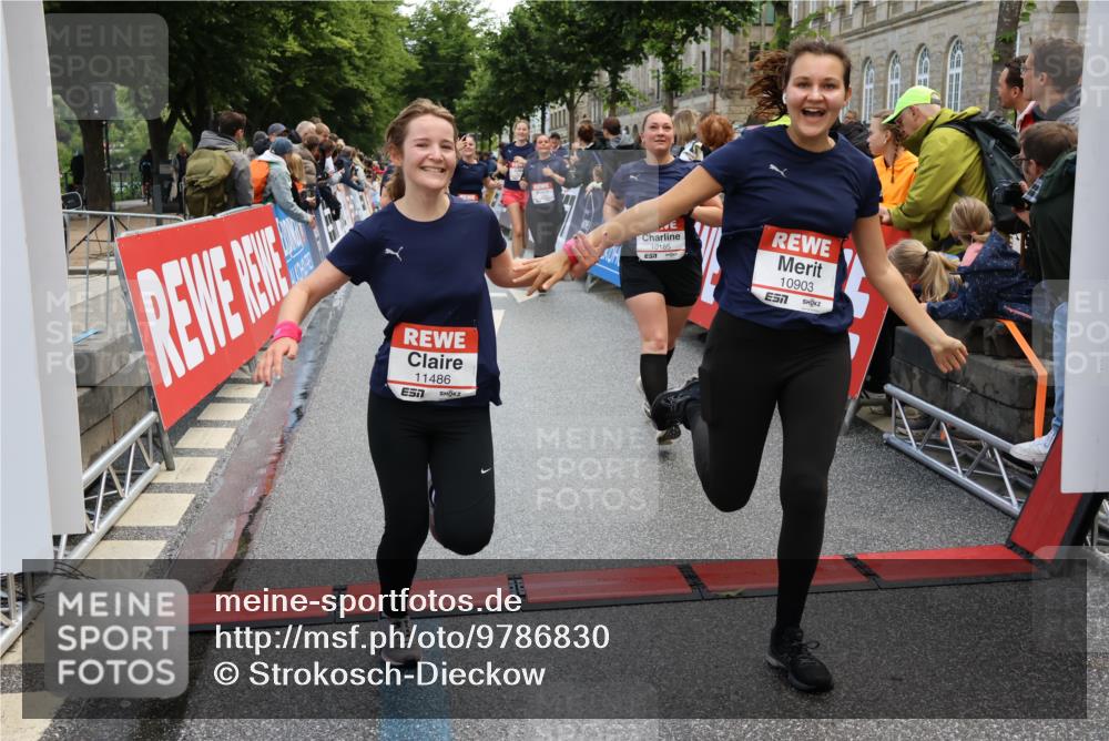 14.06.2026 - REWE Women's Run Strokosch-Dieckow http://msf.ph/oto/9786830 14.06.2026 10:10:36 Ziel 10185, 10293, 10412, 10413, 10702, 10703, 10878, 10890, 10903, 10917, 11022, 11178, 11339, 11345, 11453, 11486, 11487, 11498 meine-sportfotos.de