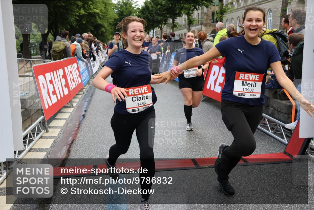 14.06.2026 - REWE Women's Run Strokosch-Dieckow http://msf.ph/oto/9786832 14.06.2026 10:10:36 Ziel 10185, 10293, 10412, 10413, 10702, 10703, 10878, 10890, 10903, 10917, 11022, 11178, 11339, 11345, 11453, 11486, 11487, 11498 meine-sportfotos.de