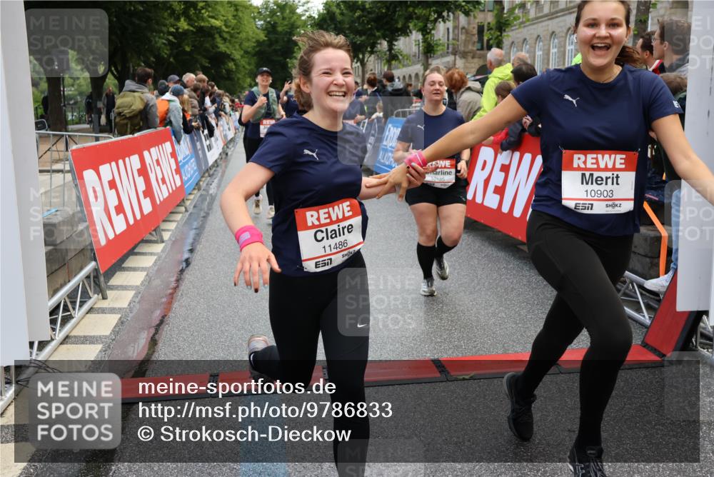 14.06.2026 - REWE Women's Run Strokosch-Dieckow http://msf.ph/oto/9786833 14.06.2026 10:10:36 Ziel 10185, 10293, 10412, 10413, 10702, 10703, 10878, 10890, 10903, 10917, 11022, 11178, 11339, 11345, 11453, 11486, 11487, 11498 meine-sportfotos.de