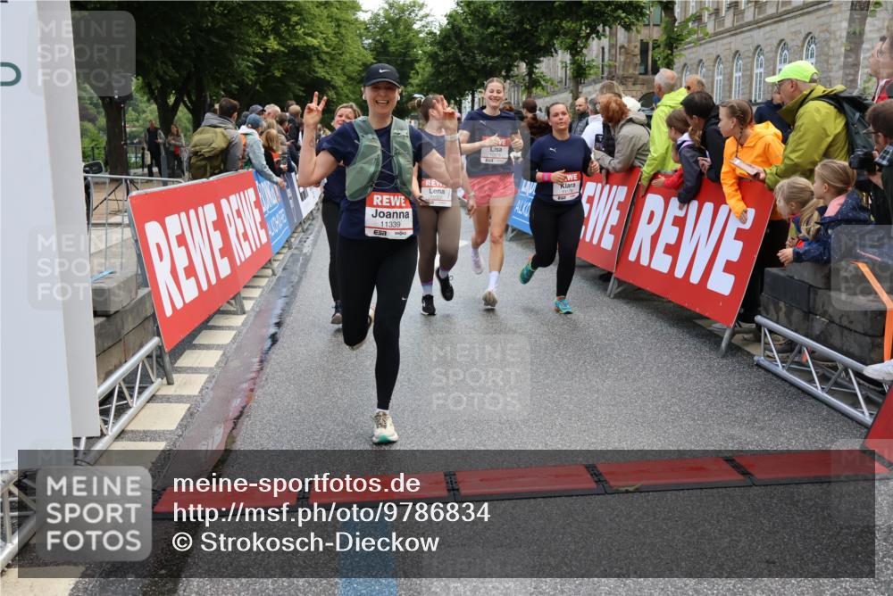 14.06.2026 - REWE Women's Run Strokosch-Dieckow http://msf.ph/oto/9786834 14.06.2026 10:10:38 Ziel 10185, 10293, 10703, 10878, 10903, 11022, 11178, 11339, 11345, 11486 meine-sportfotos.de