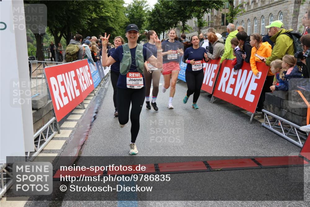 14.06.2026 - REWE Women's Run Strokosch-Dieckow http://msf.ph/oto/9786835 14.06.2026 10:10:38 Ziel 10185, 10293, 10703, 10878, 10903, 11022, 11178, 11339, 11345, 11486 meine-sportfotos.de