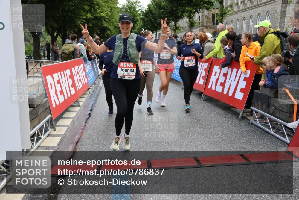 14.06.2026 - REWE Women's Run Strokosch-Dieckow http://msf.ph/oto/9786837 14.06.2026 10:10:38 Ziel 10185, 10293, 10703, 10878, 10903, 11022, 11178, 11339, 11345, 11486 meine-sportfotos.de
