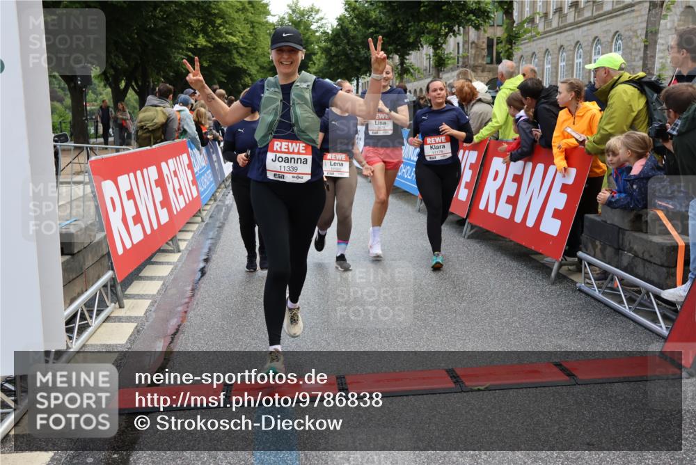 14.06.2026 - REWE Women's Run Strokosch-Dieckow http://msf.ph/oto/9786838 14.06.2026 10:10:38 Ziel 10185, 10293, 10703, 10878, 10903, 11022, 11178, 11339, 11345, 11486 meine-sportfotos.de