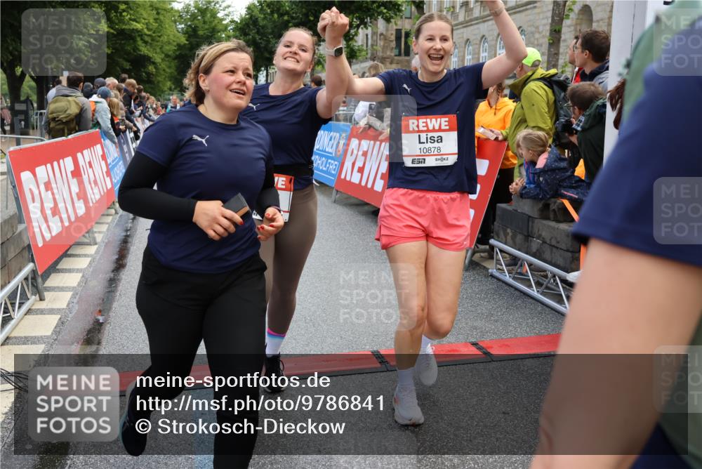 14.06.2026 - REWE Women's Run Strokosch-Dieckow http://msf.ph/oto/9786841 14.06.2026 10:10:40 Ziel 10185, 10425, 10464, 10878, 10903, 11022, 11178, 11339, 11345, 11486 meine-sportfotos.de