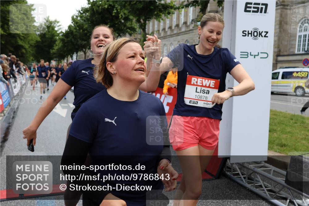 14.06.2026 - REWE Women's Run Strokosch-Dieckow http://msf.ph/oto/9786843 14.06.2026 10:10:40 Ziel 10185, 10425, 10464, 10878, 10903, 11022, 11178, 11339, 11345, 11486 meine-sportfotos.de