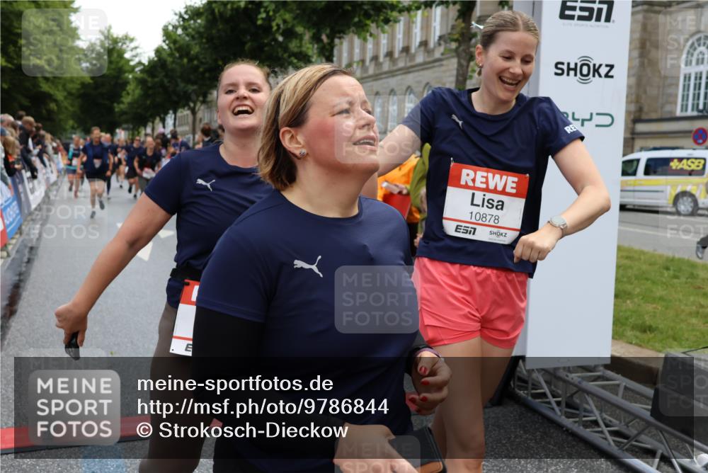 14.06.2026 - REWE Women's Run Strokosch-Dieckow http://msf.ph/oto/9786844 14.06.2026 10:10:40 Ziel 10185, 10425, 10464, 10878, 10903, 11022, 11178, 11339, 11345, 11486 meine-sportfotos.de