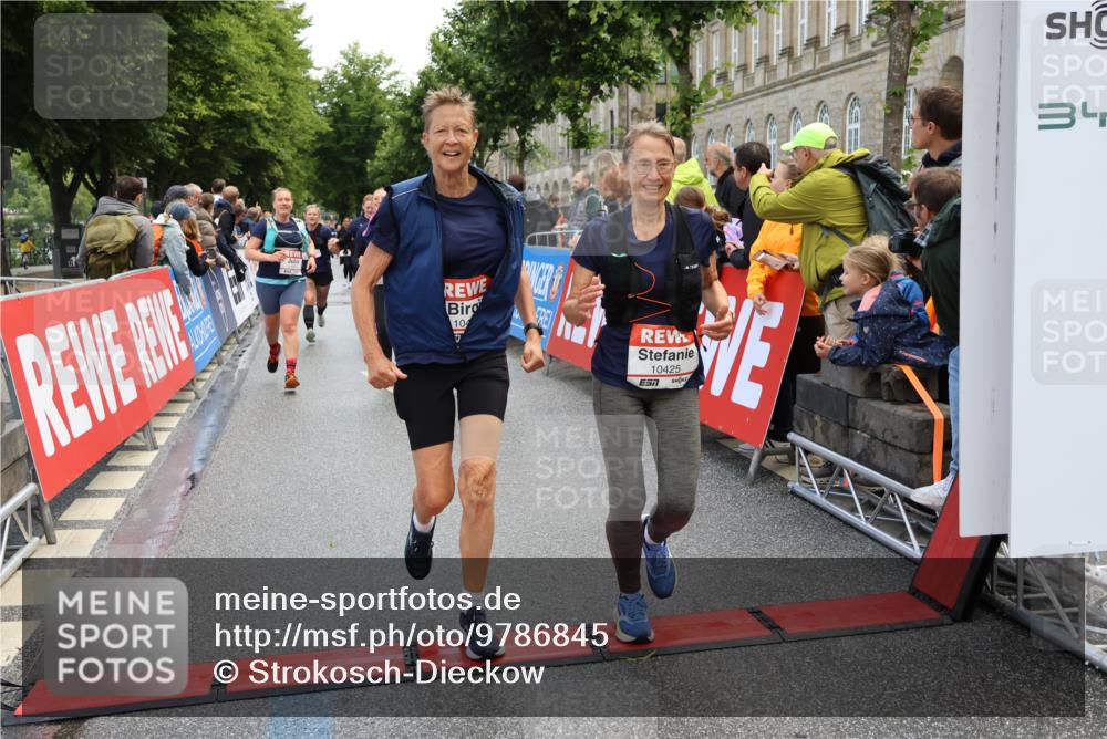 14.06.2026 - REWE Women's Run Strokosch-Dieckow http://msf.ph/oto/9786845 14.06.2026 10:10:44 Ziel 10185, 10238, 10425, 10439, 10464, 10557, 10878, 11022, 11178, 11271, 11339, 11345, 11435, 11527 meine-sportfotos.de