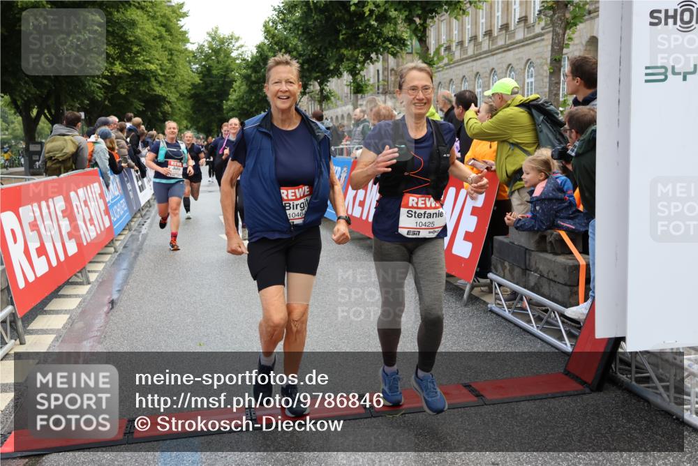 14.06.2026 - REWE Women's Run Strokosch-Dieckow http://msf.ph/oto/9786846 14.06.2026 10:10:44 Ziel 10185, 10238, 10425, 10439, 10464, 10557, 10878, 11022, 11178, 11271, 11339, 11345, 11435, 11527 meine-sportfotos.de
