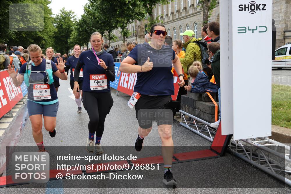 14.06.2026 - REWE Women's Run Strokosch-Dieckow http://msf.ph/oto/9786851 14.06.2026 10:10:45 Ziel 10238, 10425, 10439, 10464, 10557, 10878, 11022, 11178, 11271, 11339, 11345, 11435, 11527 meine-sportfotos.de