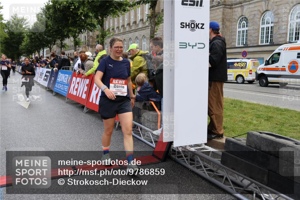 14.06.2026 - REWE Women's Run Strokosch-Dieckow http://msf.ph/oto/9786859 14.06.2026 10:10:49 Ziel 10238, 10425, 10439, 10460, 10464, 10557, 10575, 10591, 11271, 11435, 11527 meine-sportfotos.de