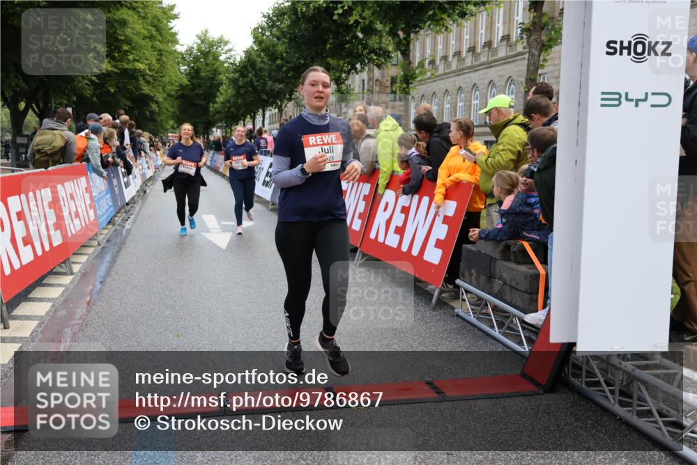 14.06.2026 - REWE Women's Run Strokosch-Dieckow http://msf.ph/oto/9786867 14.06.2026 10:10:58 Ziel 10426, 10460, 10503, 10575, 10591, 11170 meine-sportfotos.de