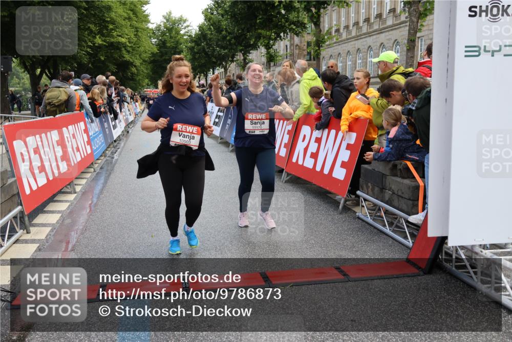 14.06.2026 - REWE Women's Run Strokosch-Dieckow http://msf.ph/oto/9786873 14.06.2026 10:11:00 Ziel 10426, 10460, 10503, 10591, 11170 meine-sportfotos.de