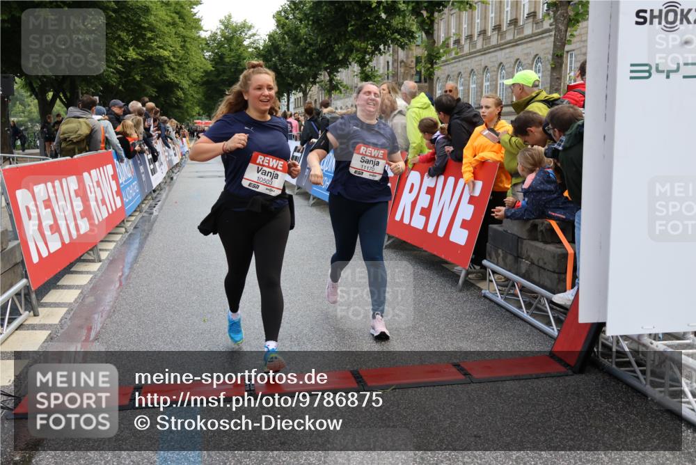 14.06.2026 - REWE Women's Run Strokosch-Dieckow http://msf.ph/oto/9786875 14.06.2026 10:11:00 Ziel 10426, 10460, 10503, 10591, 11170 meine-sportfotos.de