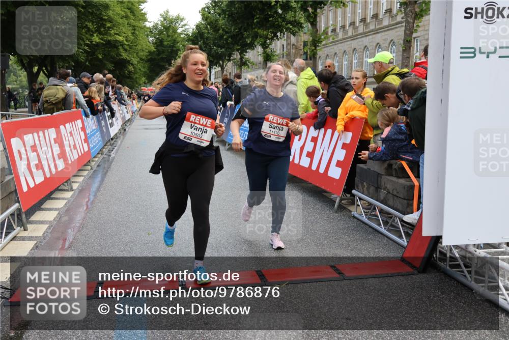 14.06.2026 - REWE Women's Run Strokosch-Dieckow http://msf.ph/oto/9786876 14.06.2026 10:11:00 Ziel 10426, 10460, 10503, 10591, 11170 meine-sportfotos.de