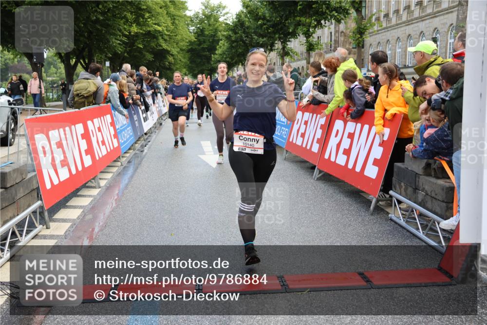 14.06.2026 - REWE Women's Run Strokosch-Dieckow http://msf.ph/oto/9786884 14.06.2026 10:11:13 Ziel 10140, 10499, 10514, 10821, 10834, 11124, 11328 meine-sportfotos.de