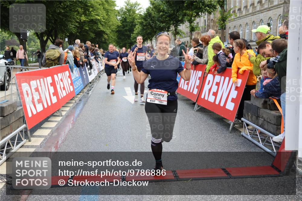14.06.2026 - REWE Women's Run Strokosch-Dieckow http://msf.ph/oto/9786886 14.06.2026 10:11:13 Ziel 10140, 10499, 10514, 10821, 10834, 11124, 11328 meine-sportfotos.de