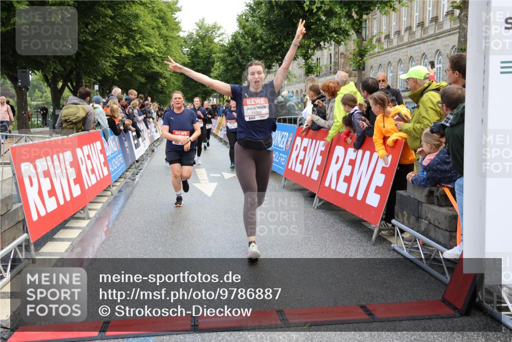 14.06.2026 - REWE Women's Run Strokosch-Dieckow http://msf.ph/oto/9786887 14.06.2026 10:11:14 Ziel 10140, 10499, 10514, 10821, 10834, 10985, 11124, 11328 meine-sportfotos.de