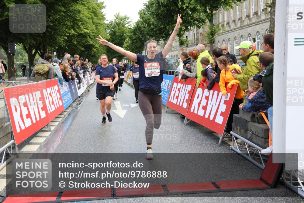 14.06.2026 - REWE Women's Run Strokosch-Dieckow http://msf.ph/oto/9786888 14.06.2026 10:11:14 Ziel 10140, 10499, 10514, 10821, 10834, 10985, 11124, 11328 meine-sportfotos.de