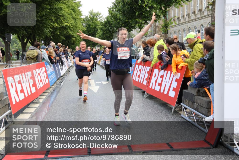 14.06.2026 - REWE Women's Run Strokosch-Dieckow http://msf.ph/oto/9786890 14.06.2026 10:11:14 Ziel 10140, 10499, 10514, 10821, 10834, 10985, 11124, 11328 meine-sportfotos.de