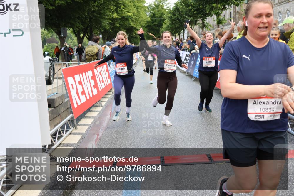 14.06.2026 - REWE Women's Run Strokosch-Dieckow http://msf.ph/oto/9786894 14.06.2026 10:11:17 Ziel 10140, 10429, 10468, 10514, 10821, 10834, 10985, 11124, 11328, 11450, 11451 meine-sportfotos.de