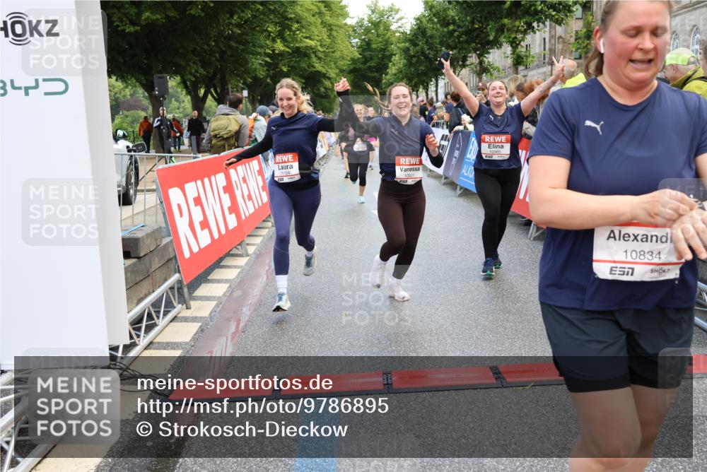 14.06.2026 - REWE Women's Run Strokosch-Dieckow http://msf.ph/oto/9786895 14.06.2026 10:11:17 Ziel 10140, 10429, 10468, 10514, 10821, 10834, 10985, 11124, 11328, 11450, 11451 meine-sportfotos.de