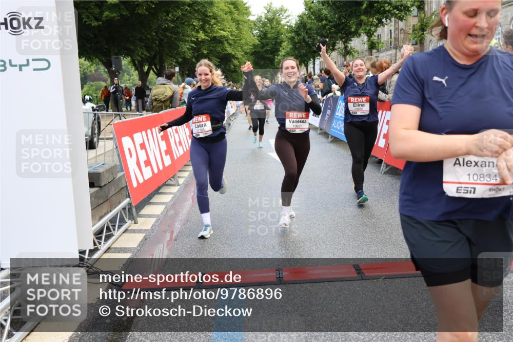 14.06.2026 - REWE Women's Run Strokosch-Dieckow http://msf.ph/oto/9786896 14.06.2026 10:11:17 Ziel 10140, 10429, 10468, 10514, 10821, 10834, 10985, 11124, 11328, 11450, 11451 meine-sportfotos.de