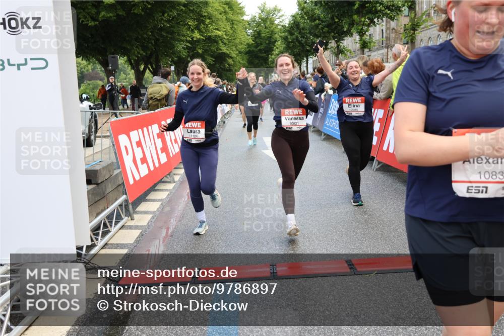 14.06.2026 - REWE Women's Run Strokosch-Dieckow http://msf.ph/oto/9786897 14.06.2026 10:11:17 Ziel 10140, 10429, 10468, 10514, 10821, 10834, 10985, 11124, 11328, 11450, 11451 meine-sportfotos.de