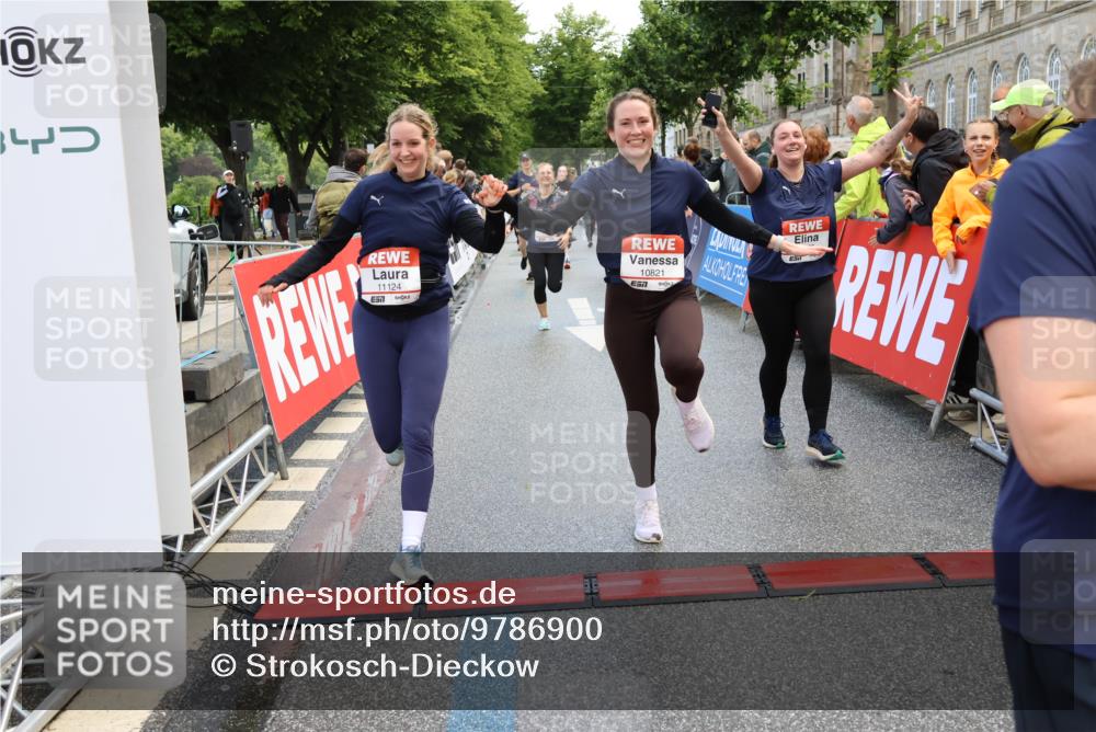 14.06.2026 - REWE Women's Run Strokosch-Dieckow http://msf.ph/oto/9786900 14.06.2026 10:11:17 Ziel 10140, 10429, 10468, 10514, 10821, 10834, 10985, 11124, 11328, 11450, 11451 meine-sportfotos.de