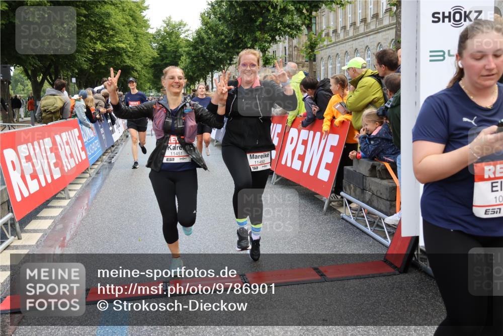 14.06.2026 - REWE Women's Run Strokosch-Dieckow http://msf.ph/oto/9786901 14.06.2026 10:11:19 Ziel 10140, 10406, 10429, 10468, 10821, 10834, 10985, 11124, 11328, 11450, 11451, 11500 meine-sportfotos.de