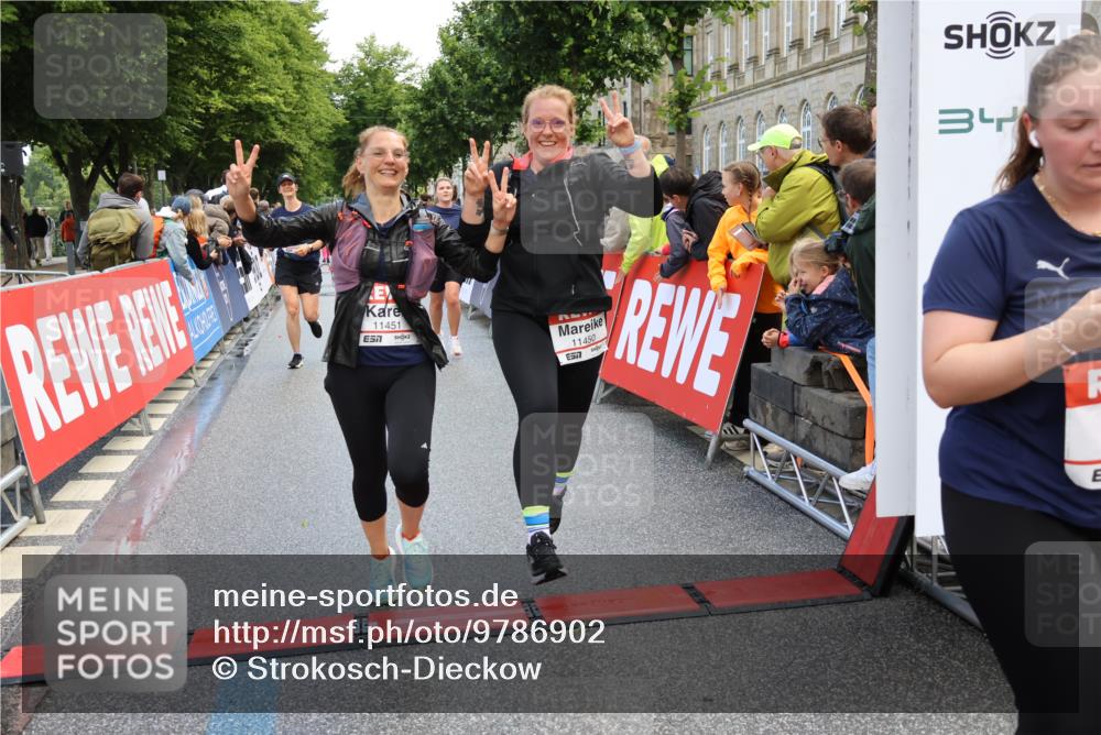 14.06.2026 - REWE Women's Run Strokosch-Dieckow http://msf.ph/oto/9786902 14.06.2026 10:11:19 Ziel 10140, 10406, 10429, 10468, 10821, 10834, 10985, 11124, 11328, 11450, 11451, 11500 meine-sportfotos.de