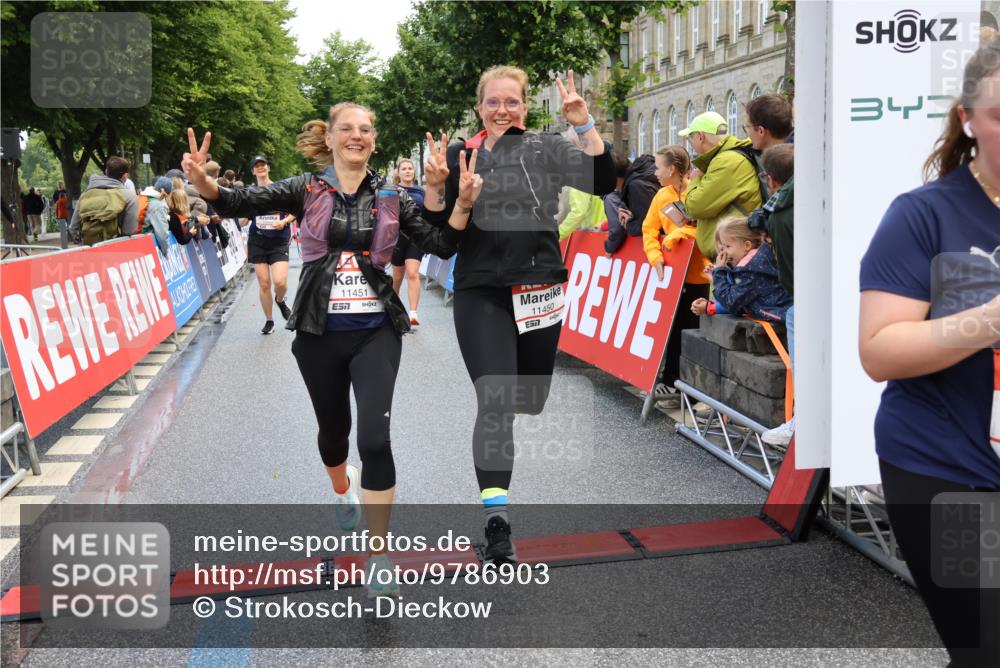14.06.2026 - REWE Women's Run Strokosch-Dieckow http://msf.ph/oto/9786903 14.06.2026 10:11:19 Ziel 10140, 10406, 10429, 10468, 10821, 10834, 10985, 11124, 11328, 11450, 11451, 11500 meine-sportfotos.de