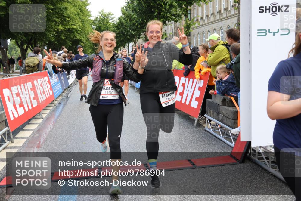 14.06.2026 - REWE Women's Run Strokosch-Dieckow http://msf.ph/oto/9786904 14.06.2026 10:11:19 Ziel 10140, 10406, 10429, 10468, 10821, 10834, 10985, 11124, 11328, 11450, 11451, 11500 meine-sportfotos.de