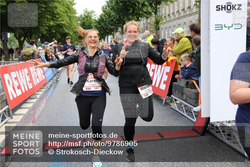 14.06.2026 - REWE Women's Run Strokosch-Dieckow http://msf.ph/oto/9786905 14.06.2026 10:11:19 Ziel 10140, 10406, 10429, 10468, 10821, 10834, 10985, 11124, 11328, 11450, 11451, 11500 meine-sportfotos.de