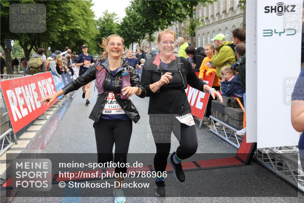 14.06.2026 - REWE Women's Run Strokosch-Dieckow http://msf.ph/oto/9786906 14.06.2026 10:11:19 Ziel 10140, 10406, 10429, 10468, 10821, 10834, 10985, 11124, 11328, 11450, 11451, 11500 meine-sportfotos.de