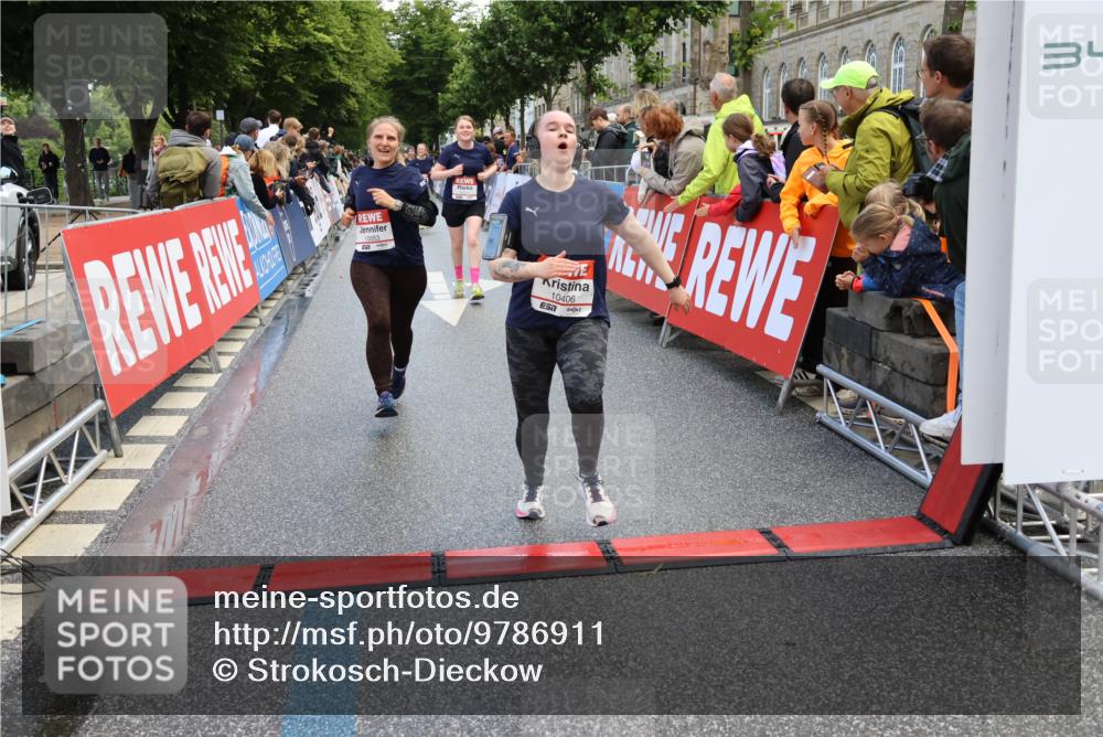 14.06.2026 - REWE Women's Run Strokosch-Dieckow http://msf.ph/oto/9786911 14.06.2026 10:11:23 Ziel 10053, 10111, 10406, 10429, 10468, 10821, 10834, 10985, 11124, 11450, 11451, 11500 meine-sportfotos.de