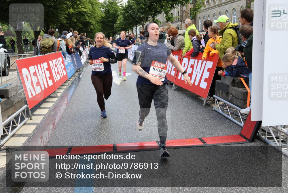 14.06.2026 - REWE Women's Run Strokosch-Dieckow http://msf.ph/oto/9786913 14.06.2026 10:11:24 Ziel 10053, 10111, 10406, 10429, 10468, 10821, 10985, 11124, 11450, 11451, 11500 meine-sportfotos.de