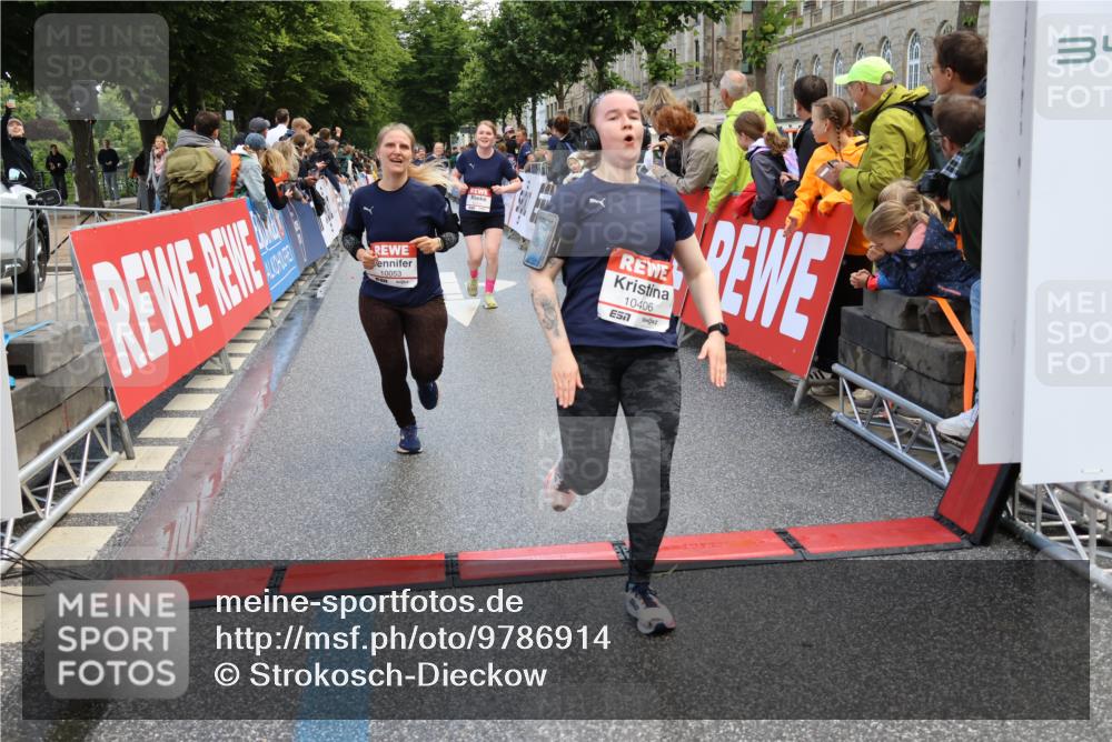14.06.2026 - REWE Women's Run Strokosch-Dieckow http://msf.ph/oto/9786914 14.06.2026 10:11:24 Ziel 10053, 10111, 10406, 10429, 10468, 10821, 10985, 11124, 11450, 11451, 11500 meine-sportfotos.de