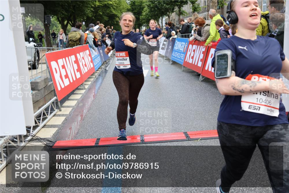 14.06.2026 - REWE Women's Run Strokosch-Dieckow http://msf.ph/oto/9786915 14.06.2026 10:11:24 Ziel 10053, 10111, 10406, 10429, 10468, 10821, 10985, 11124, 11450, 11451, 11500 meine-sportfotos.de