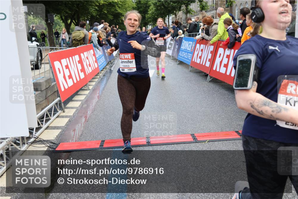 14.06.2026 - REWE Women's Run Strokosch-Dieckow http://msf.ph/oto/9786916 14.06.2026 10:11:24 Ziel 10053, 10111, 10406, 10429, 10468, 10821, 10985, 11124, 11450, 11451, 11500 meine-sportfotos.de