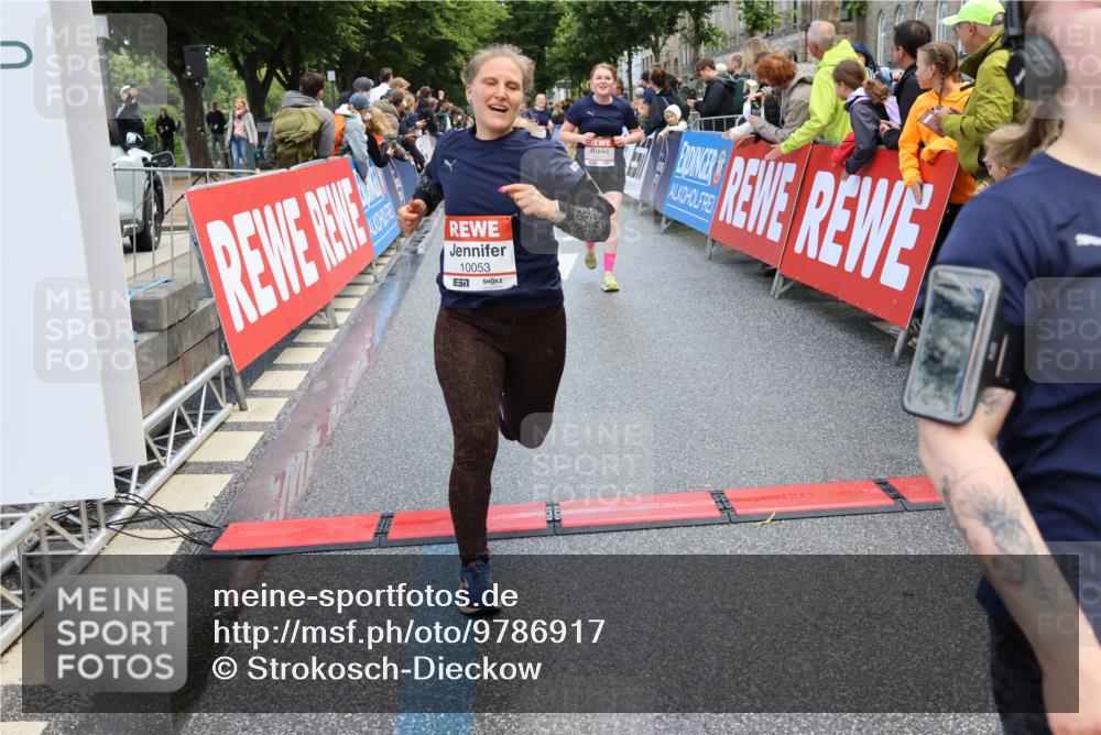 14.06.2026 - REWE Women's Run Strokosch-Dieckow http://msf.ph/oto/9786917 14.06.2026 10:11:24 Ziel 10053, 10111, 10406, 10429, 10468, 10821, 10985, 11124, 11450, 11451, 11500 meine-sportfotos.de