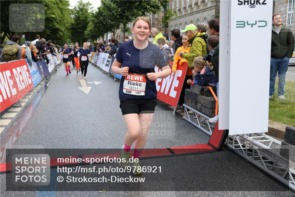 14.06.2026 - REWE Women's Run Strokosch-Dieckow http://msf.ph/oto/9786921 14.06.2026 10:11:27 Ziel 10053, 10111, 10406, 10429, 10468, 10690, 11217, 11355, 11450, 11451, 11500 meine-sportfotos.de