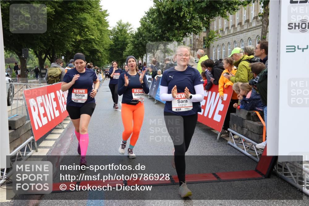 14.06.2026 - REWE Women's Run Strokosch-Dieckow http://msf.ph/oto/9786928 14.06.2026 10:11:30 Ziel 10053, 10111, 10406, 10606, 10690, 10955, 11217, 11355, 11500 meine-sportfotos.de