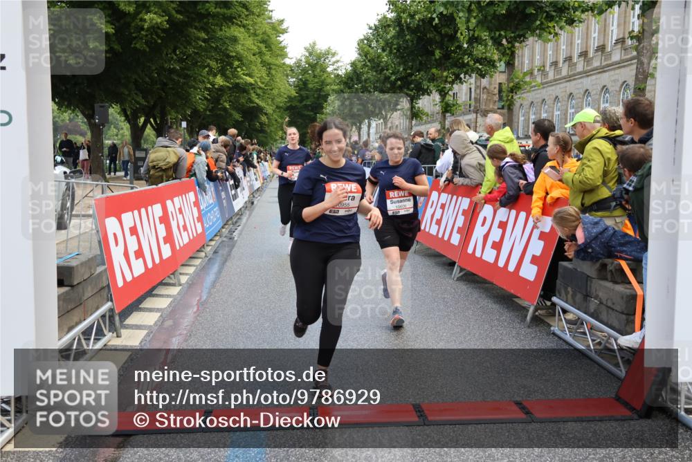 14.06.2026 - REWE Women's Run Strokosch-Dieckow http://msf.ph/oto/9786929 14.06.2026 10:11:33 Ziel 10111, 10258, 10606, 10690, 10955, 11217, 11355 meine-sportfotos.de