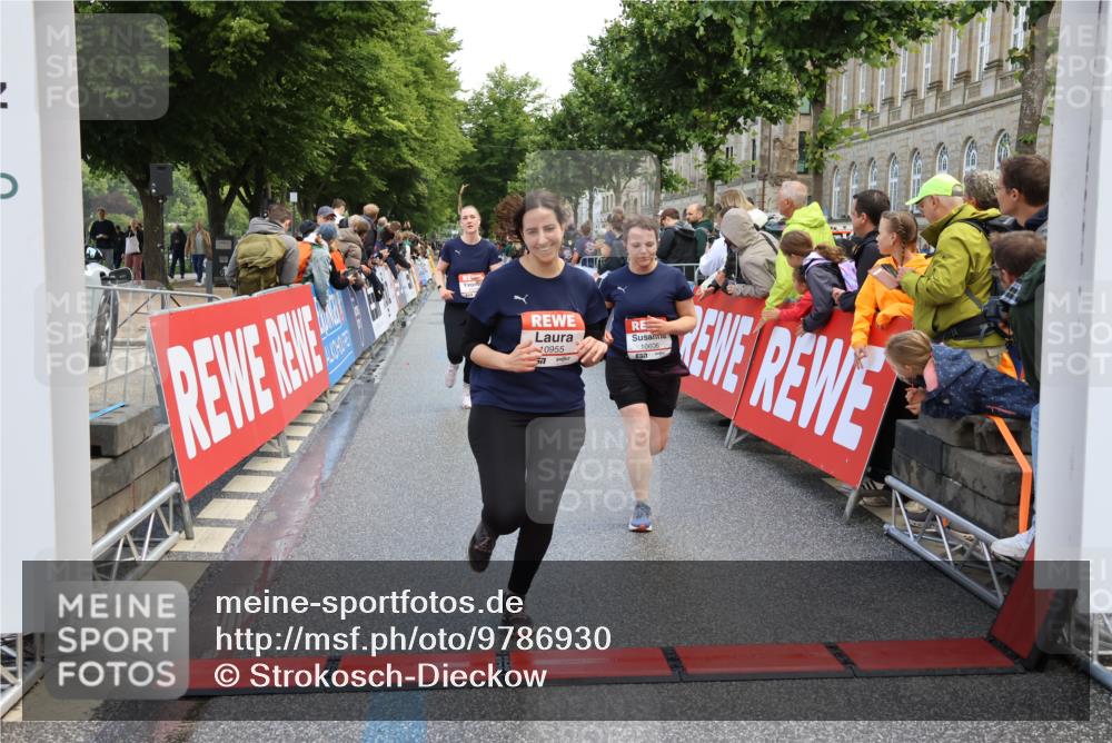 14.06.2026 - REWE Women's Run Strokosch-Dieckow http://msf.ph/oto/9786930 14.06.2026 10:11:33 Ziel 10111, 10258, 10606, 10690, 10955, 11217, 11355 meine-sportfotos.de