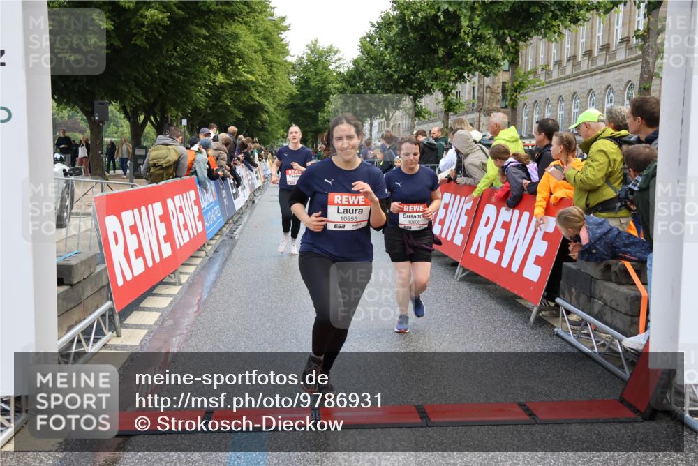 14.06.2026 - REWE Women's Run Strokosch-Dieckow http://msf.ph/oto/9786931 14.06.2026 10:11:33 Ziel 10111, 10258, 10606, 10690, 10955, 11217, 11355 meine-sportfotos.de